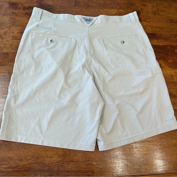 Columbia Men’s PFG khaki shorts size 38 waist 10 in length - Picture 7 of 8